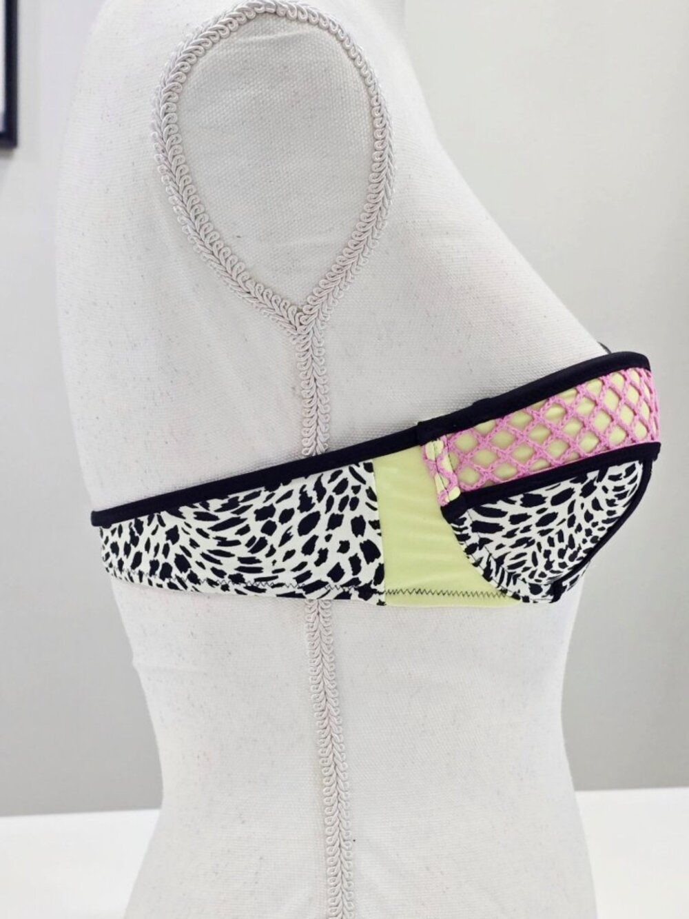 Shade & Shore ✦ Bandeau Bikini Top ✦ Neon Yellow Pink Crochet Black Print Sz 34B - Picture 3 of 7